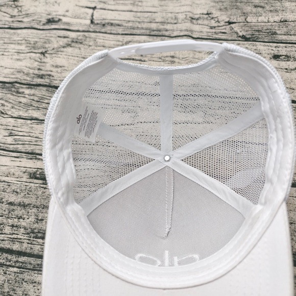 ALO Yoga District Trucker Hat - Picture 5 of 5